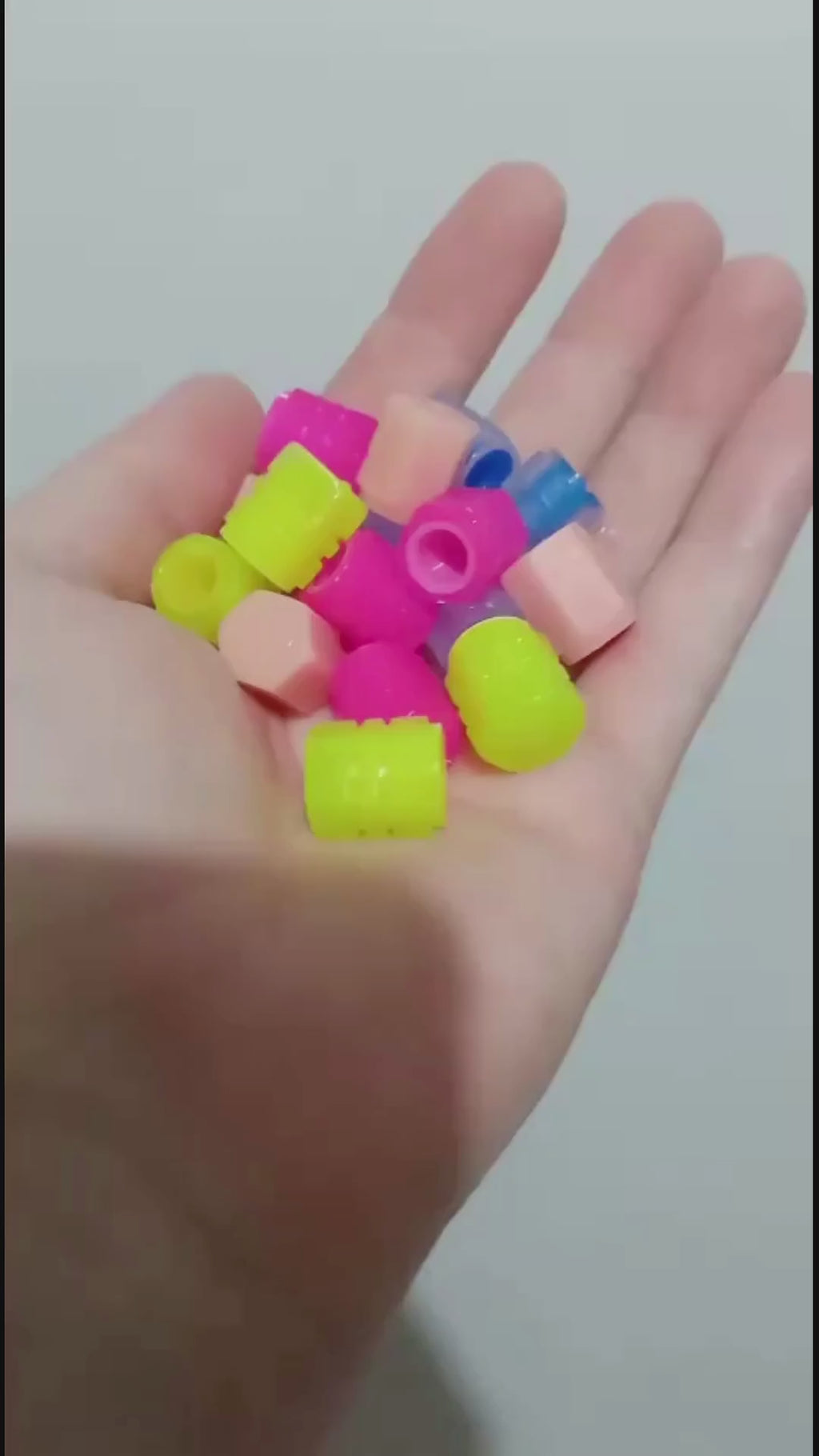 Tampas de Válvula Luminosas — 1/4 Tampas Fluorescentes para Pneu de Carro Brilham no escuro, ideais para carro, moto ou bicicleta. Tampas decorativas para rodas e cubos de pneu.